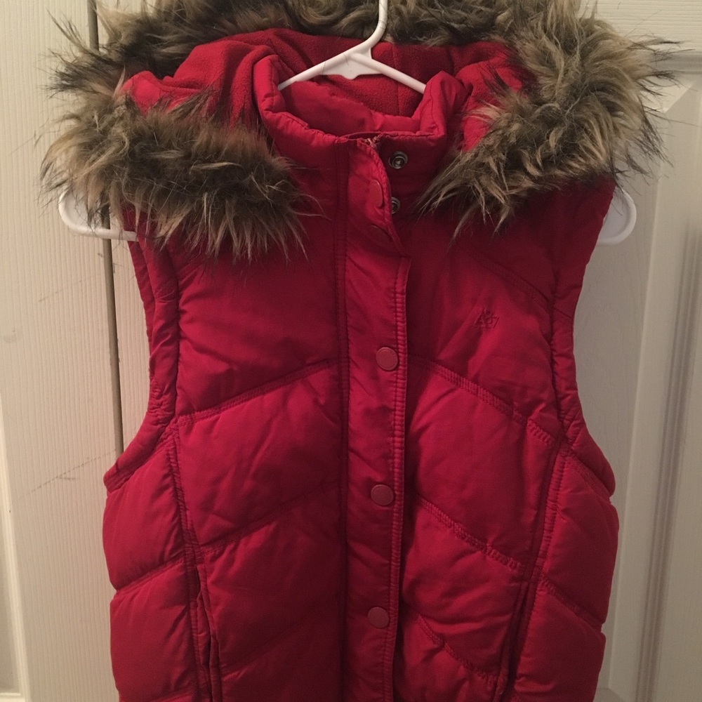 Aeropostale puff sleeveless jacket